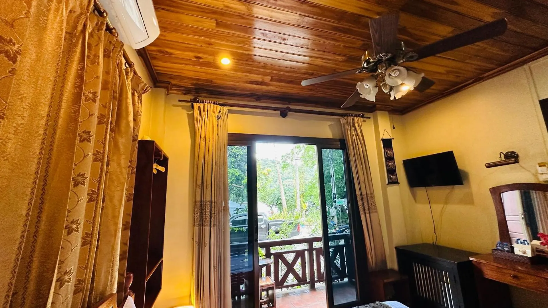 Anisa Mekong Riverside Villa Luang Prabang