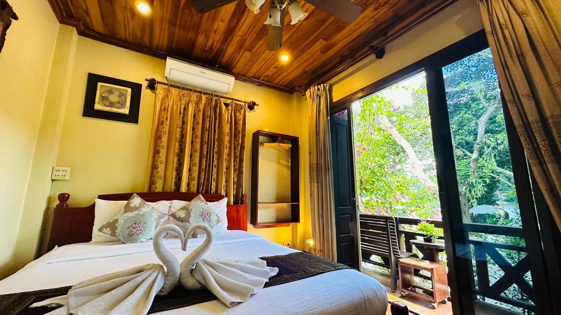 Anisa Mekong Riverside Villa Luang Prabang Hotel