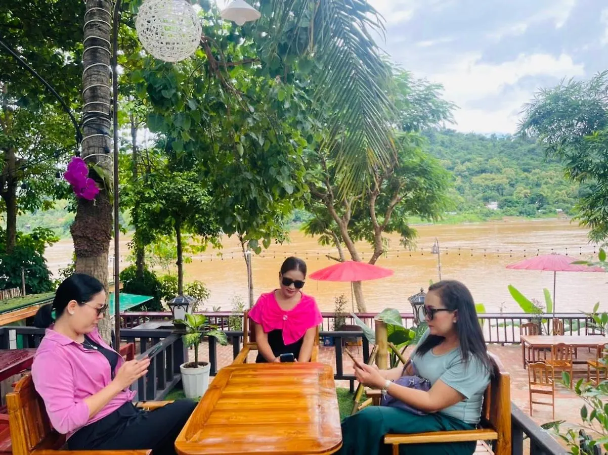 מלון לואנג פרבאנג Anisa Mekong Riverside Villa