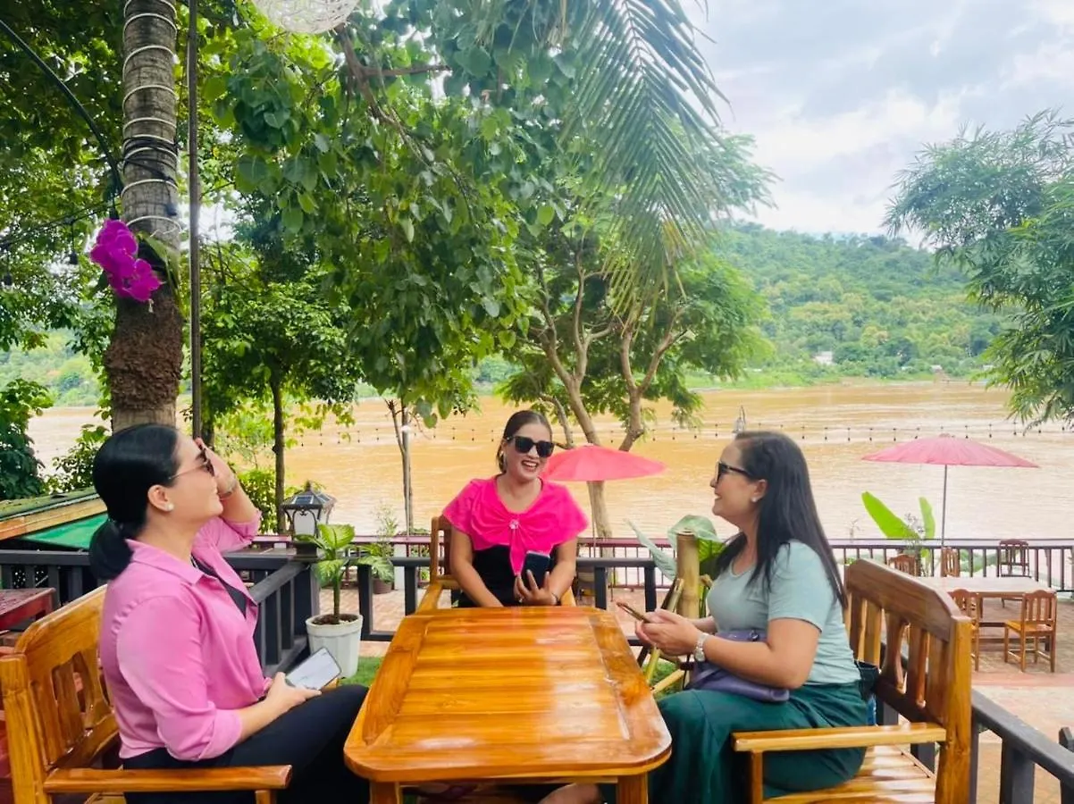 מלון לואנג פרבאנג Anisa Mekong Riverside Villa