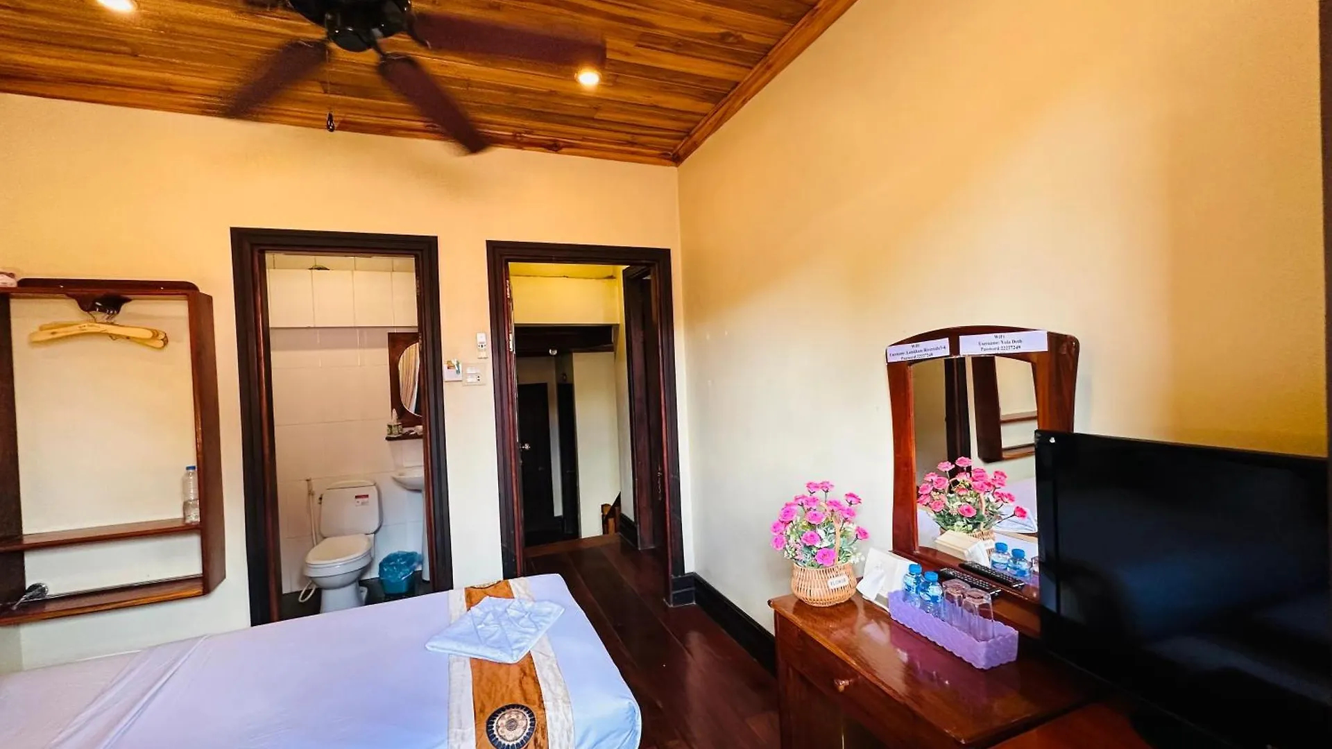 לואנג פרבאנג Anisa Mekong Riverside Villa 3*, לואנג פרבאנג לאוס