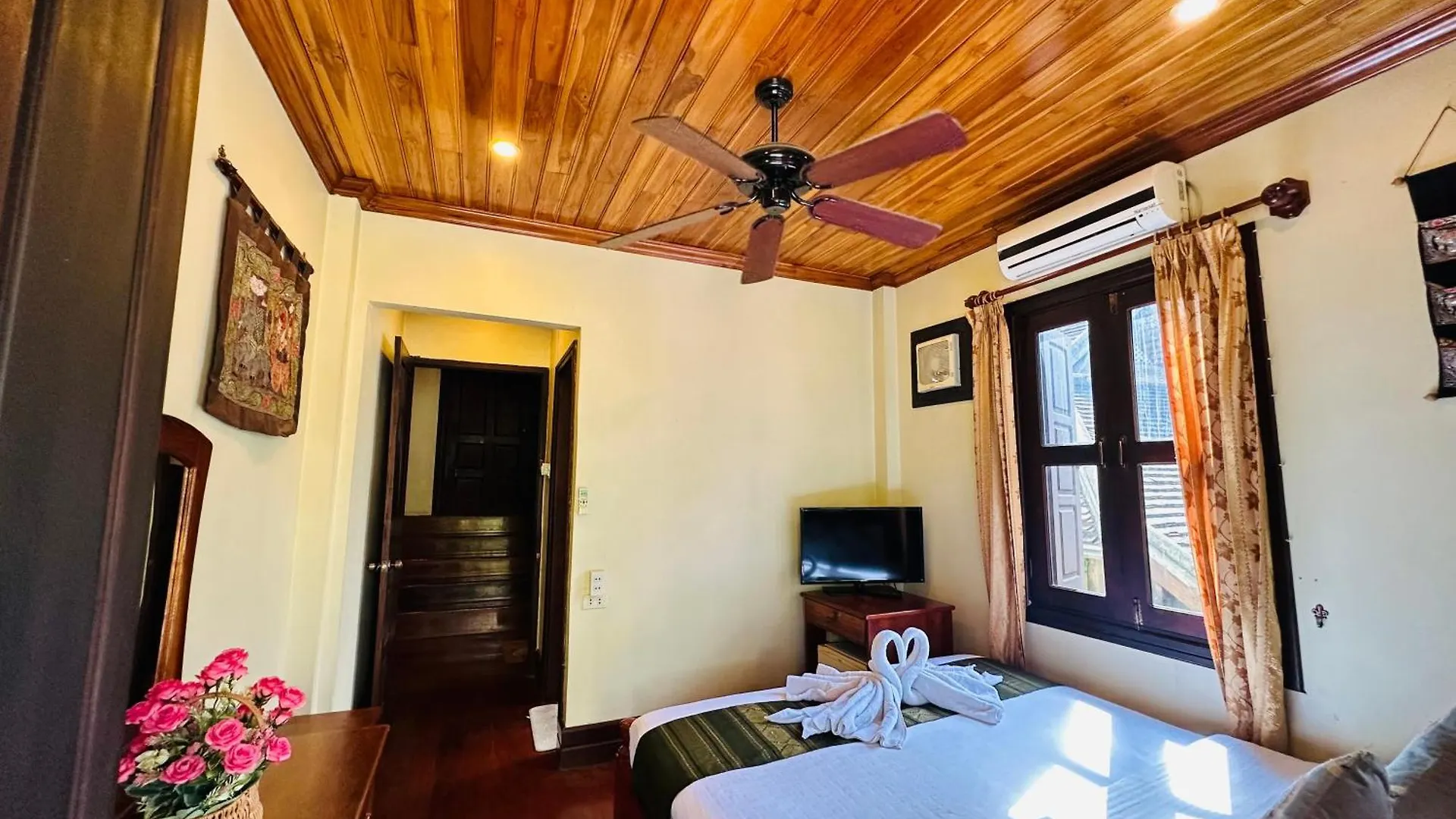 מלון לואנג פרבאנג Anisa Mekong Riverside Villa